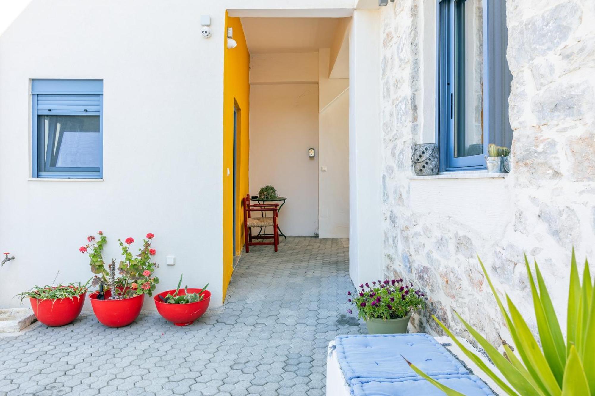 Amazing Stylish Country Apartment Akhládha 外观 照片